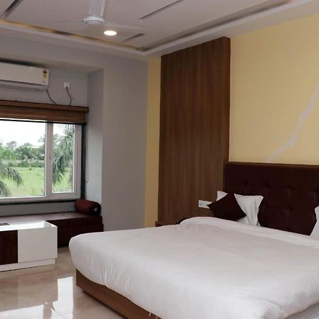 Hotel Savitri Signature Narsinghpur Exterior photo